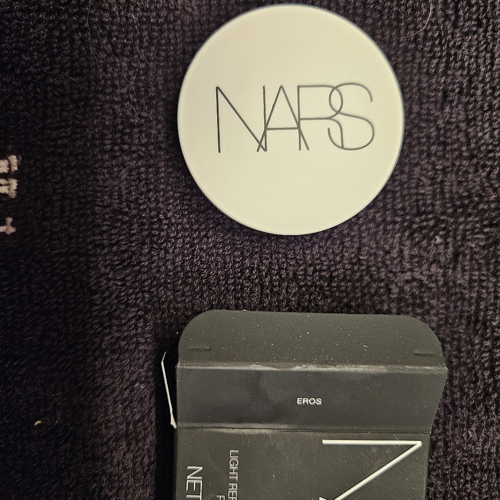 NARS Light Reflecting Luminizing Powder Eros - Picture 3 of 5